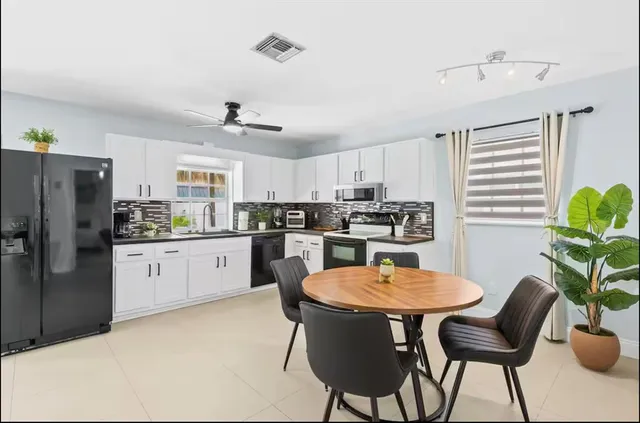 $5,000 | 304 Southeast 4th Street, Dania Beach, FL 33004