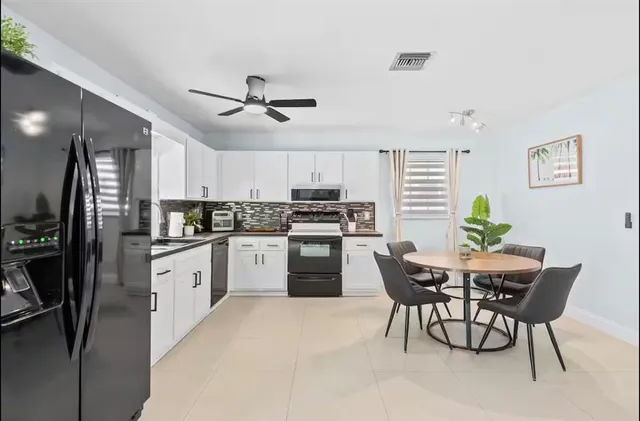 $5,000 | 304 Southeast 4th Street, Dania Beach, FL 33004