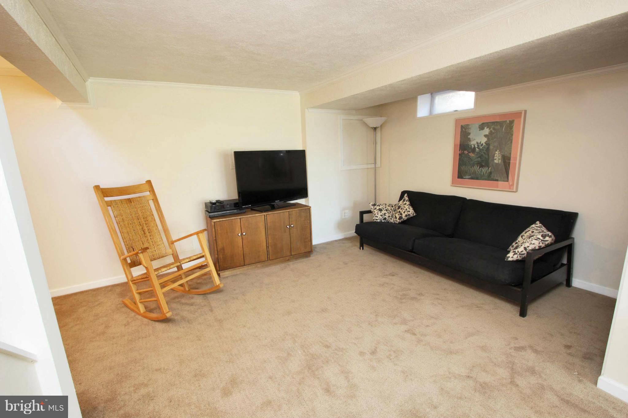 1020 Green Acre Road Baltimore, MD 21286 - Photo 24 of 30 Family Room