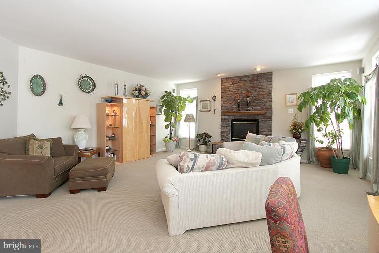 14415 Autumn Crest Road Boyds, MD 20841 - Photo 12 of 26 Family Room