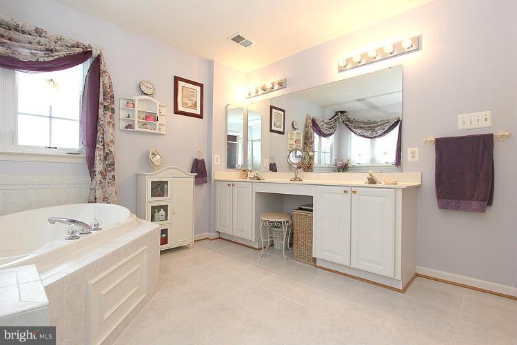 14415 Autumn Crest Road Boyds, MD 20841 - Photo 20 of 26 Bath (Master)