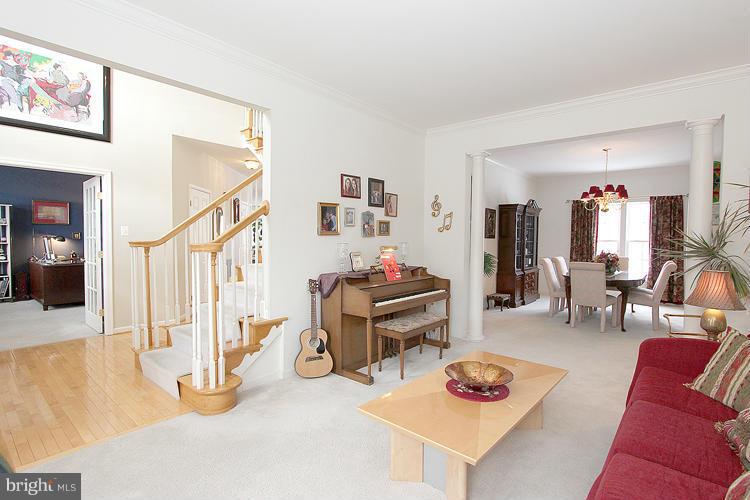 14415 Autumn Crest Road Boyds, MD 20841 - Photo 5 of 26 Living Room