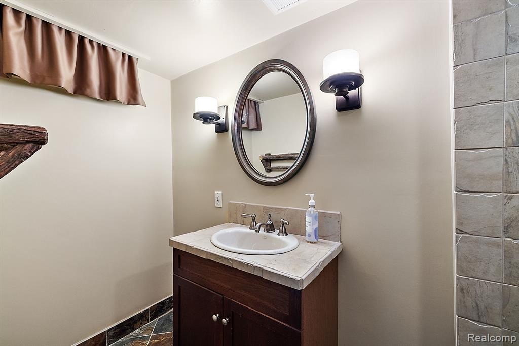 2546 Dorchester Road Birmingham, MI 48009 - Photo 39 of 52 Gallery Image 39