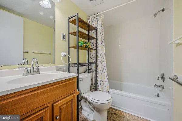 $179,900 | 5420 Valley Green Drive, Unit C4, Wilmington, DE 19808