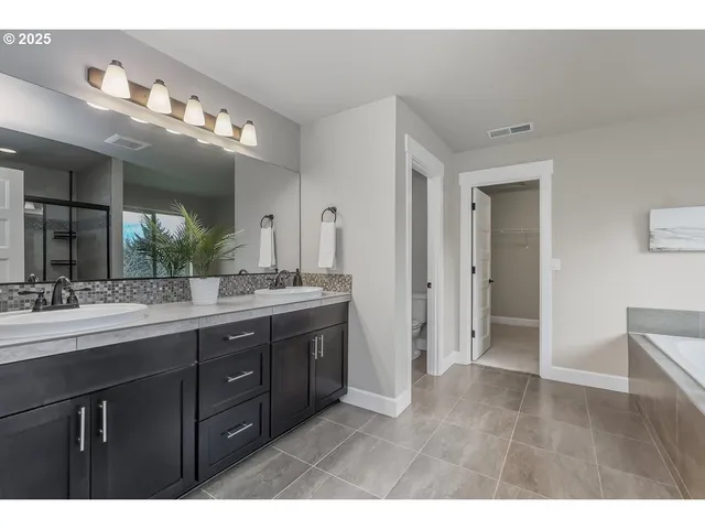 $715,000 | 8070 Southwest 195th Avenue, Beaverton, OR 97007