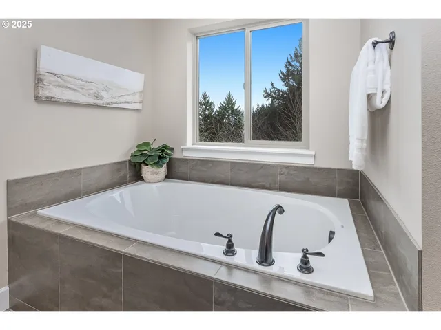 $715,000 | 8070 Southwest 195th Avenue, Beaverton, OR 97007