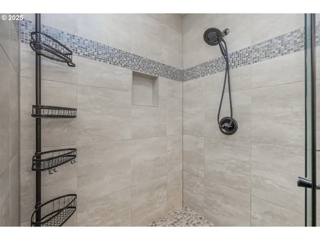 $715,000 | 8070 Southwest 195th Avenue, Beaverton, OR 97007