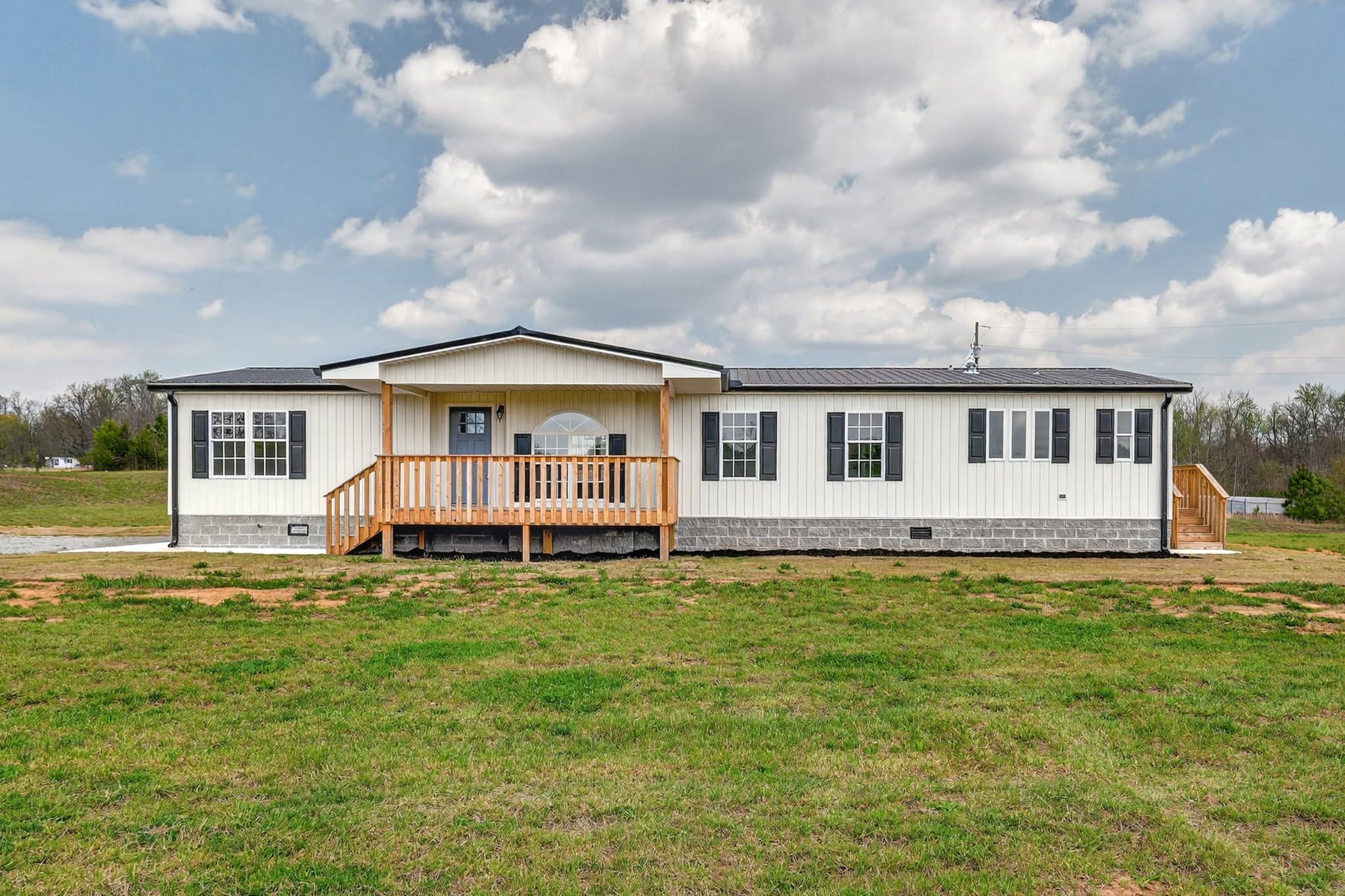 560 Old Huntsville Road Fayetteville, TN 37334 - Photo 27 of 32 a white house sitting in middle of the grass