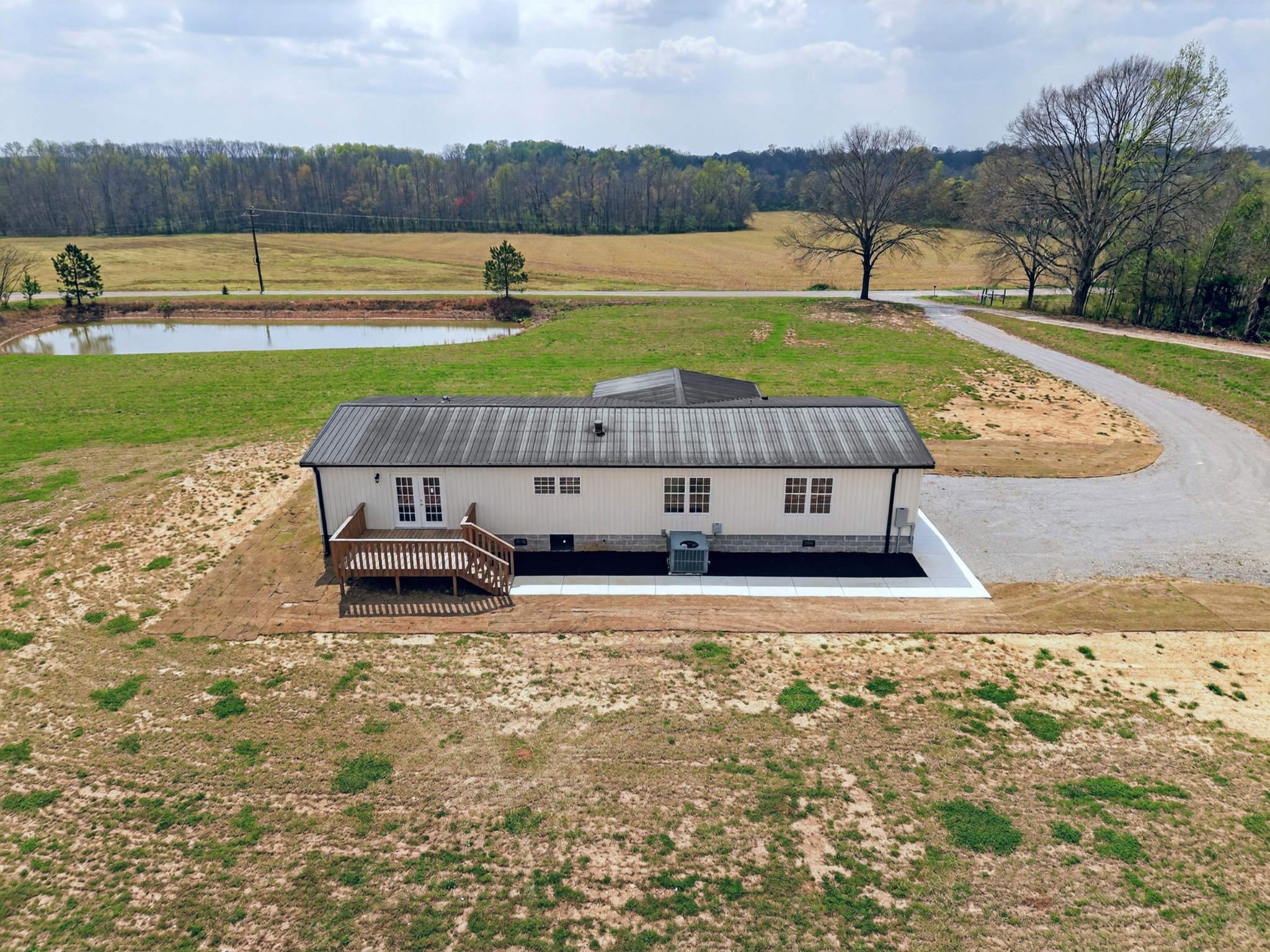 560 Old Huntsville Road Fayetteville, TN 37334 - Photo 28 of 32 a view of a swimming pool with an outdoor seating and yard