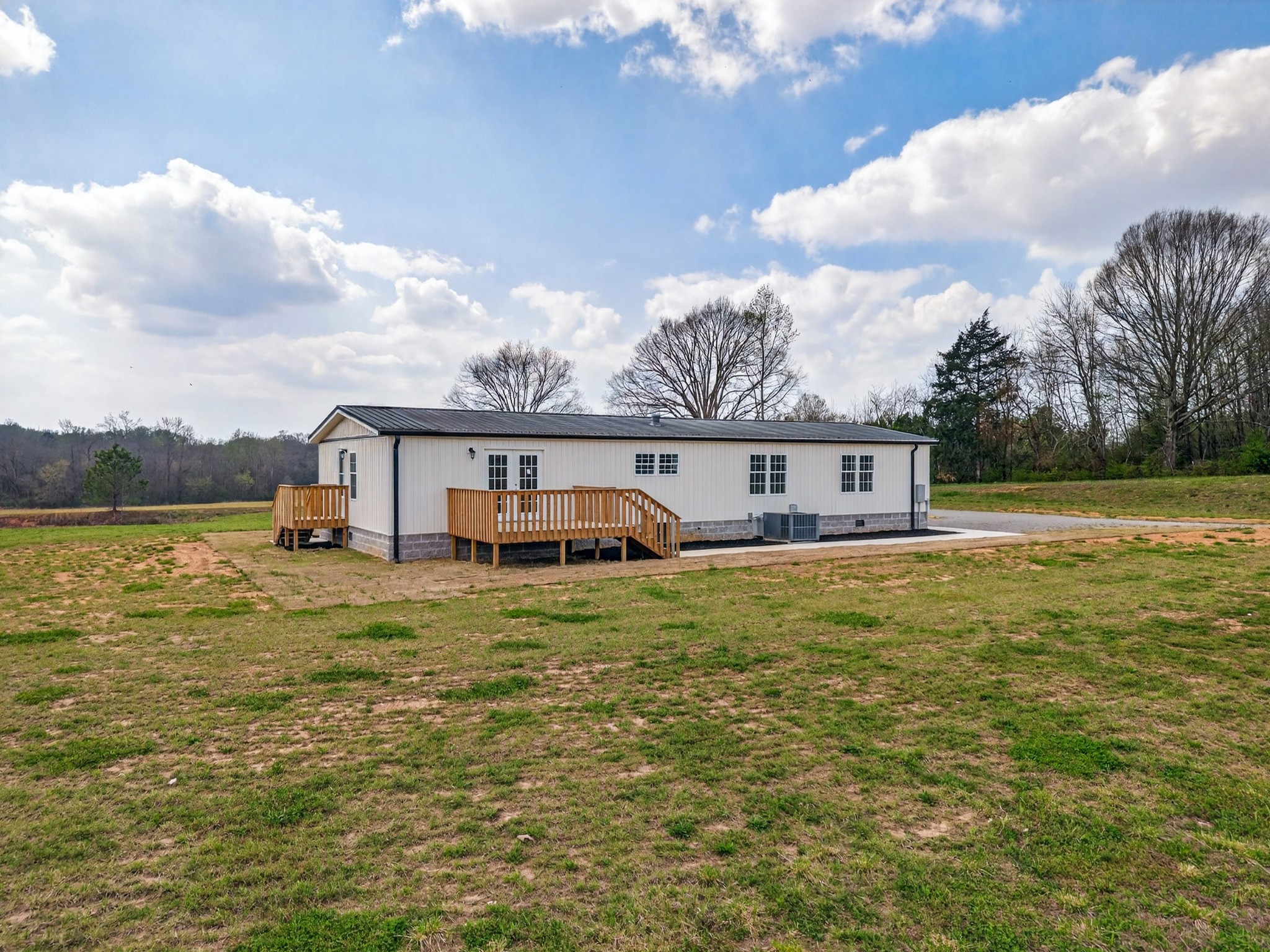 560 Old Huntsville Road Fayetteville, TN 37334 - Photo 3 of 32 a front view of house with yard and lake view