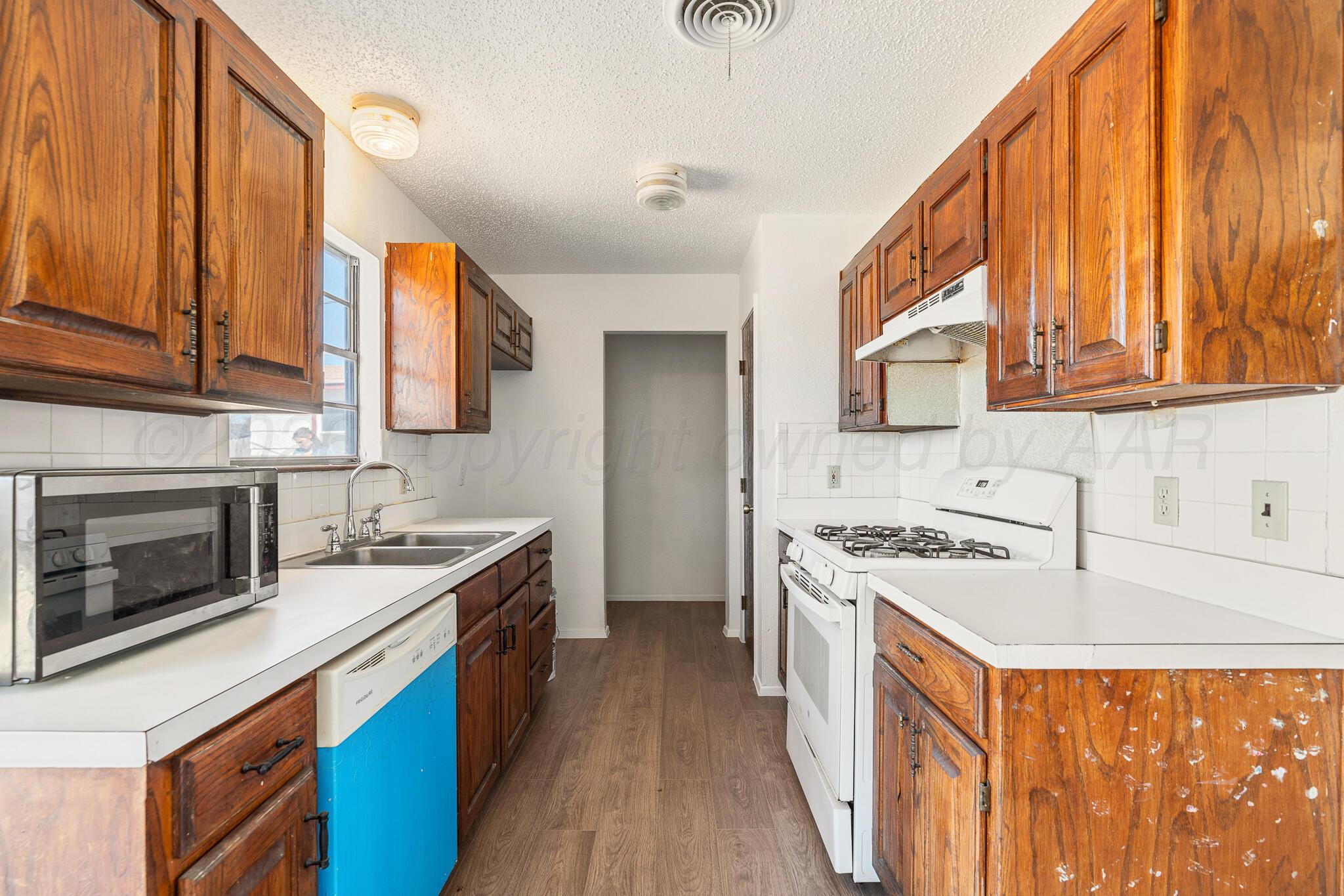 1815 Estes Street Amarillo, TX 79107 - Photo 6 of 15 Kitchen