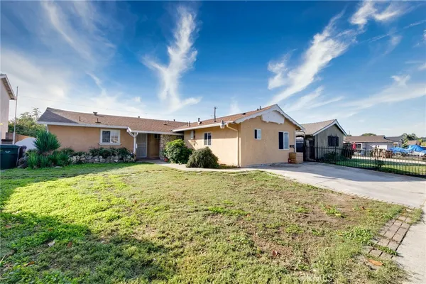 a view of a house with a yard