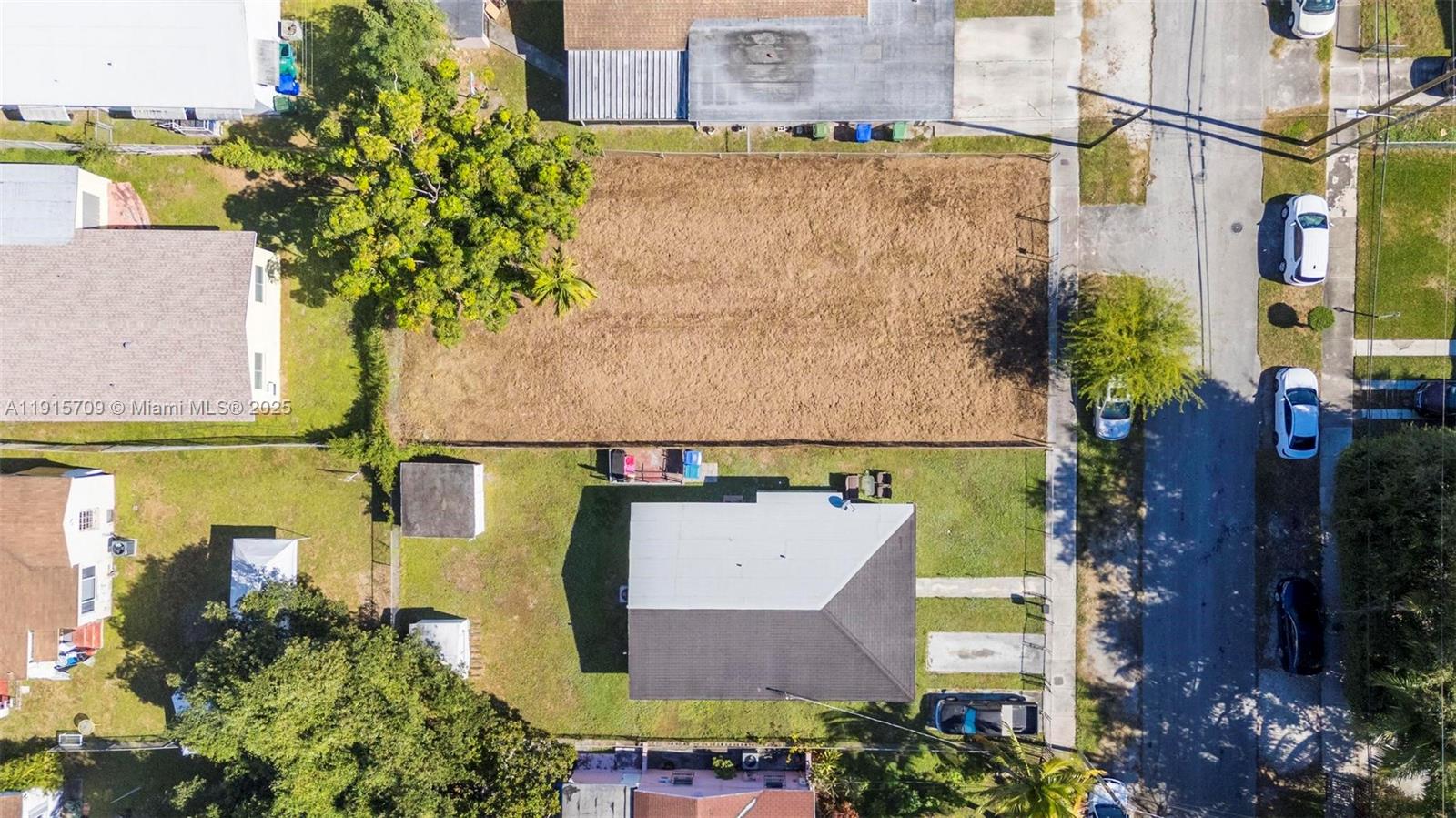 915 Northwest 44th Street Miami, FL 33127 - Photo 14 of 36