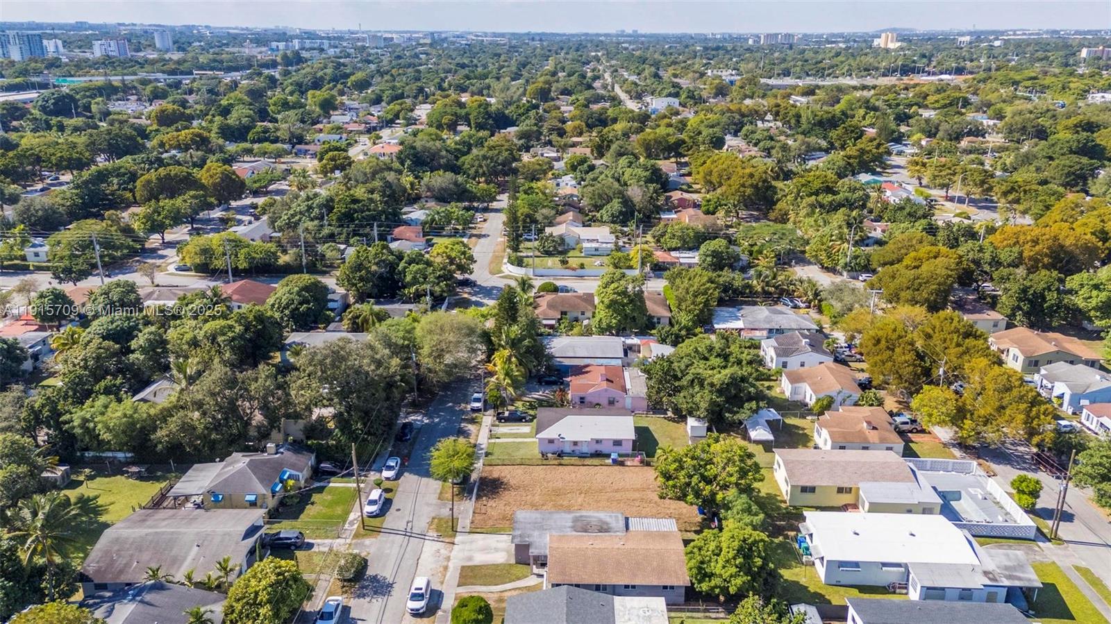 915 Northwest 44th Street Miami, FL 33127 - Photo 23 of 36