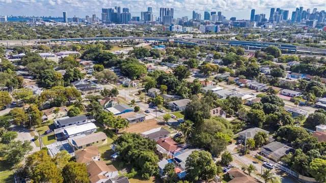 $319,900 | 915 Northwest 44th Street, Miami, FL 33127