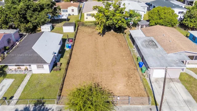 $319,900 | 915 Northwest 44th Street, Miami, FL 33127