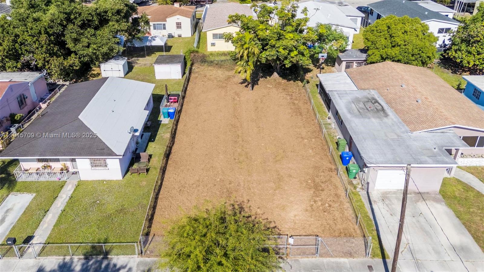 915 Northwest 44th Street Miami, FL 33127 - Photo 6 of 36