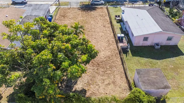 $319,900 | 915 Northwest 44th Street, Miami, FL 33127