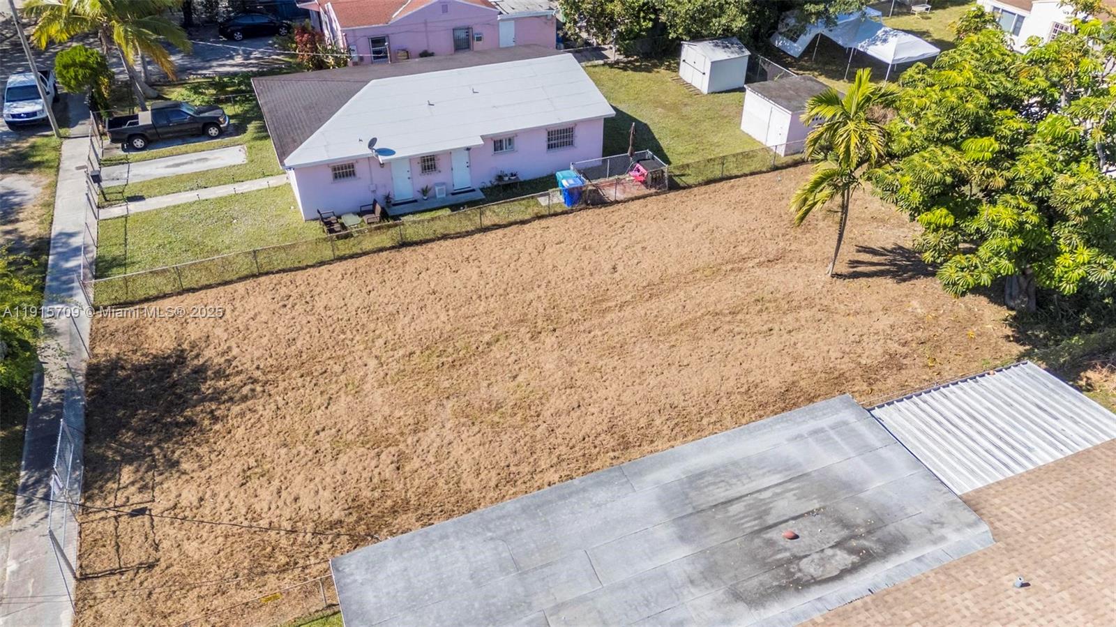 915 Northwest 44th Street Miami, FL 33127 - Photo 10 of 36