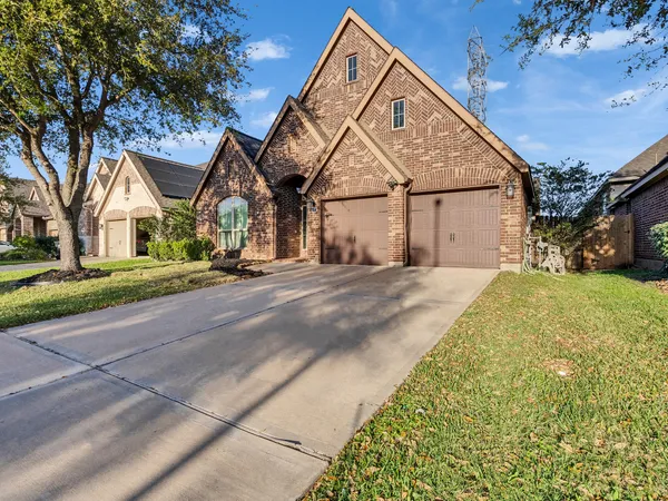 $450,000 | 3719 Cibolo Court, Pearland, TX 77584