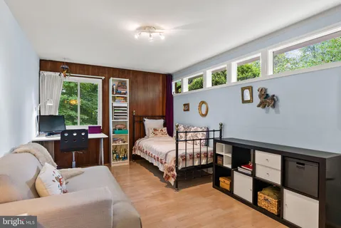 $1,540,000 | 8034 Park Overlook Drive, Bethesda, MD 20817