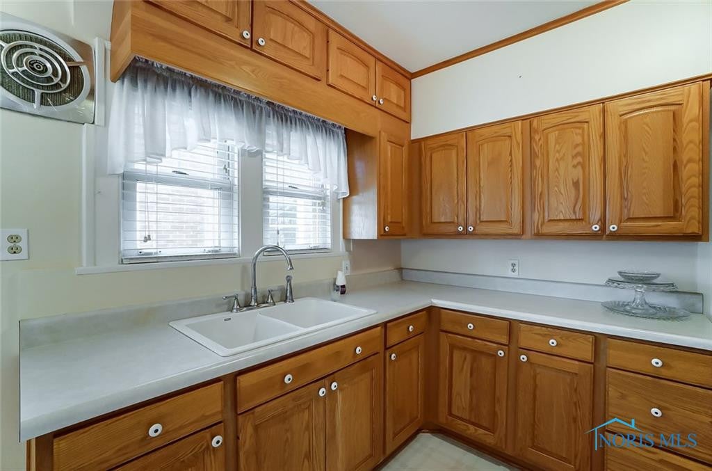 820 Waybridge Road Toledo, OH 43612 - Photo 11 of 29 Gallery Image 11