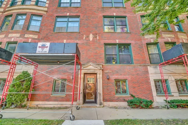 $134,900 | 2213 East 68th Street, Unit 1E, Chicago, IL 60649