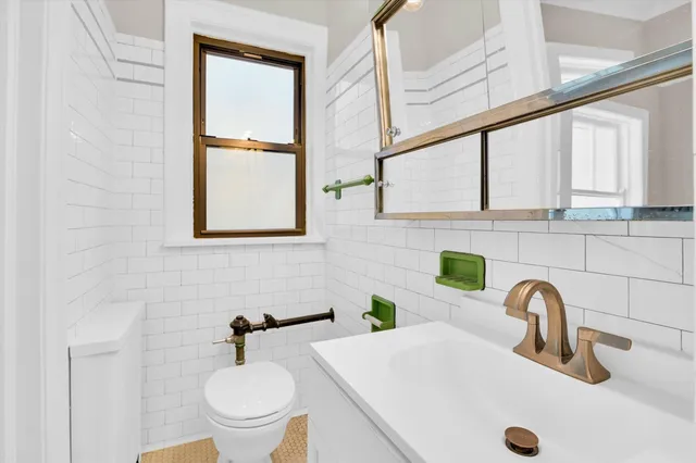 $134,900 | 2213 East 68th Street, Unit 1E, Chicago, IL 60649