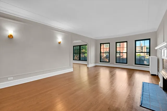 $134,900 | 2213 East 68th Street, Unit 1E, Chicago, IL 60649