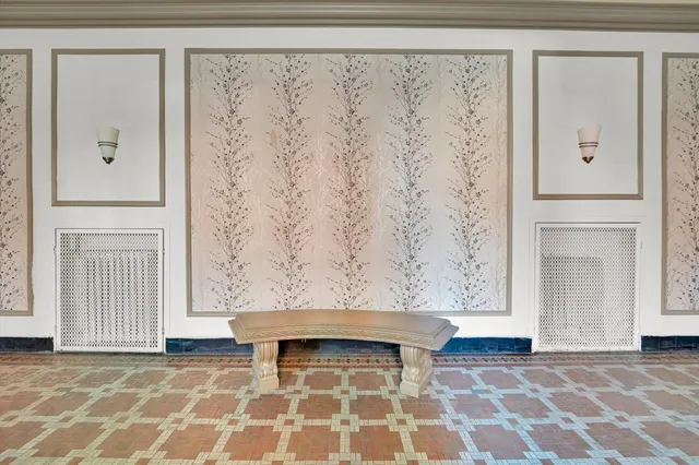 $134,900 | 2213 East 68th Street, Unit 1E, Chicago, IL 60649