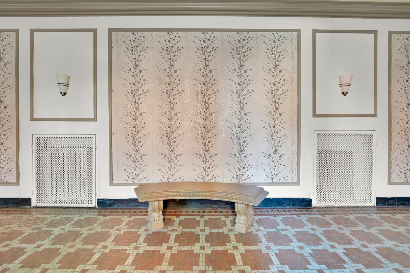 2213 East 68th Street, Unit 1E Chicago, IL 60649 - Photo 4 of 35