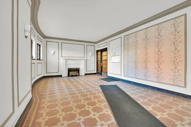 $134,900 | 2213 East 68th Street, Unit 1E, Chicago, IL 60649