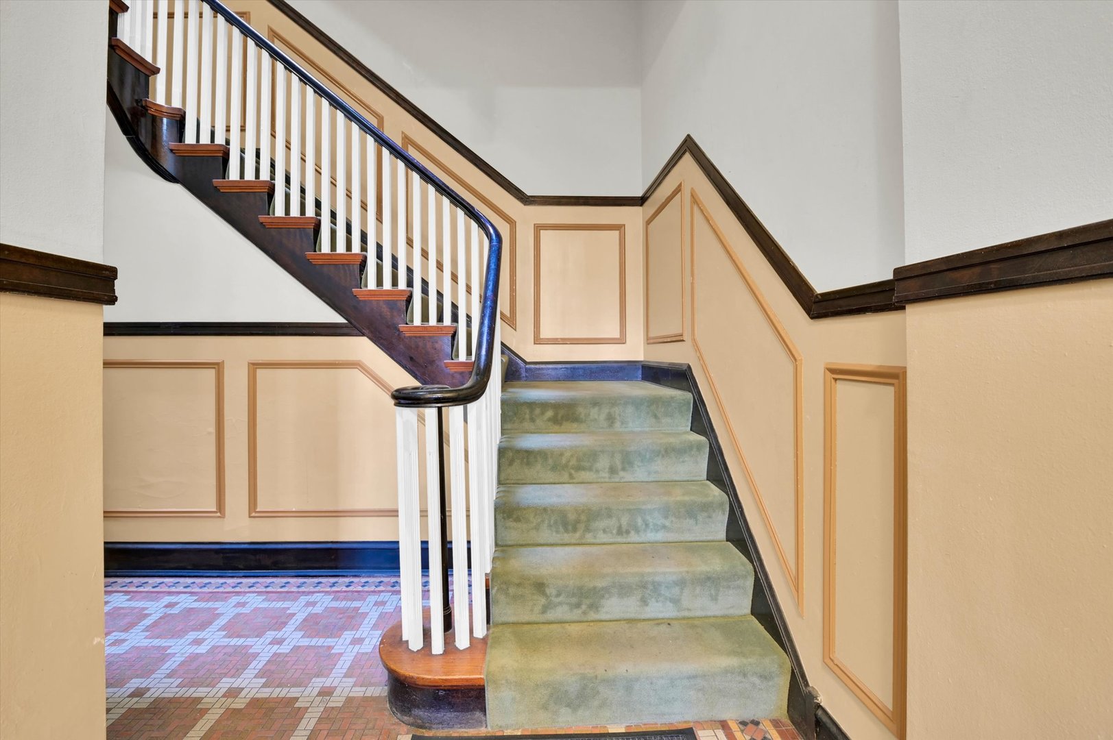 2213 East 68th Street, Unit 1E Chicago, IL 60649 - Photo 6 of 35