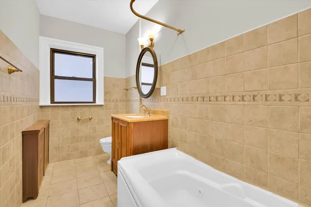 $134,900 | 2213 East 68th Street, Unit 1E, Chicago, IL 60649