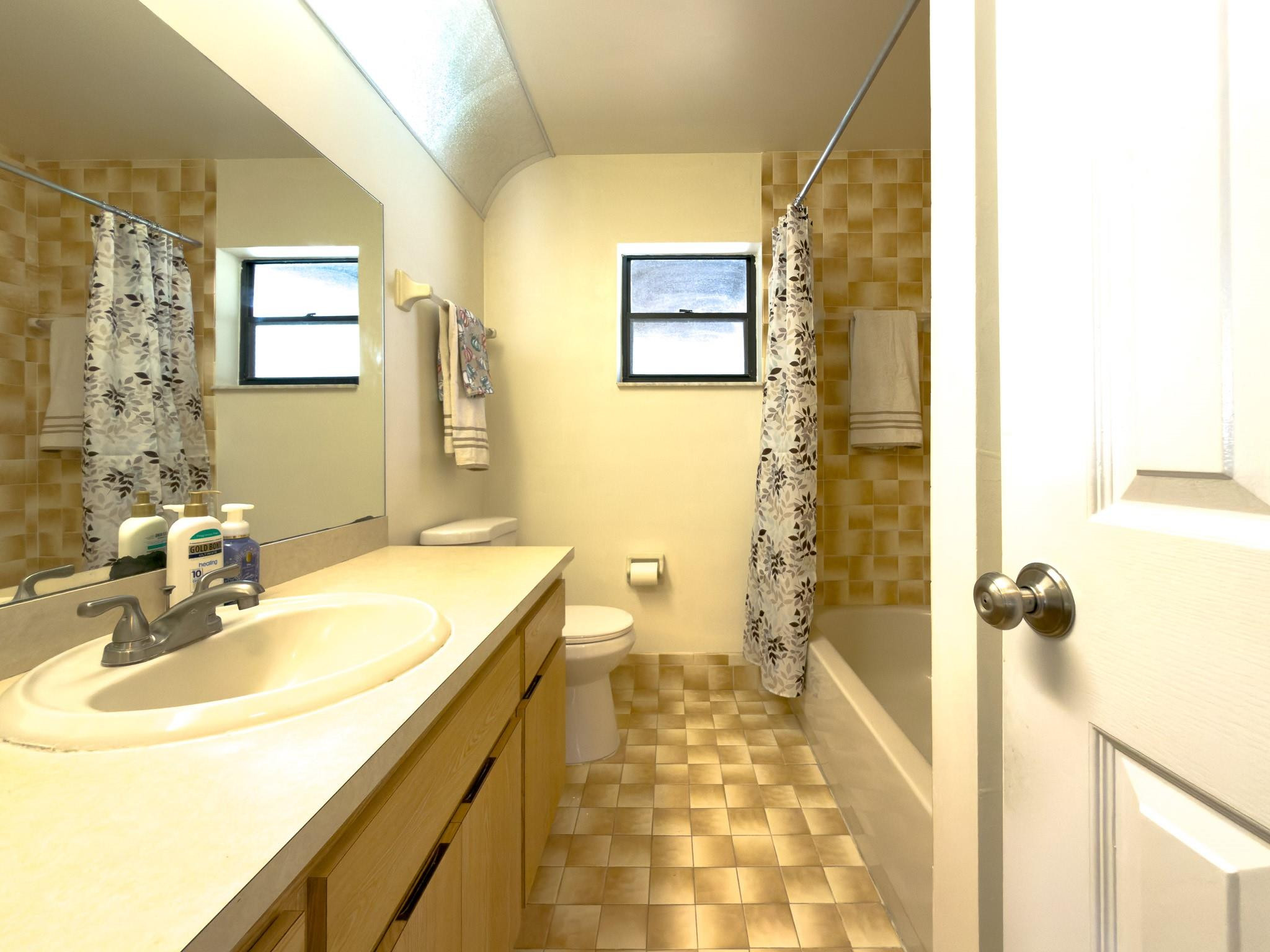 4941 Southwest 10th Street Margate, FL 33068 - Photo 34 of 56 Guest bathroom