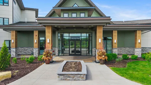 $875,000 | 1 Hill Farm Court, Unit 101, North Oaks, MN 55127