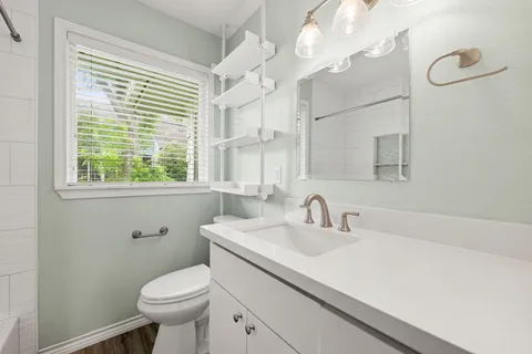 $2,400 | 5127 Maple Street, Bellaire, TX 77401
