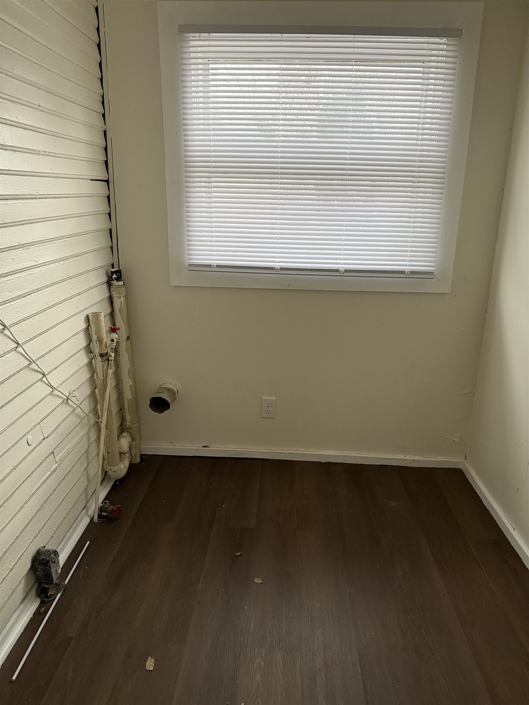 104 Lake Street Marinette, WI 54143 - Photo 12 of 27