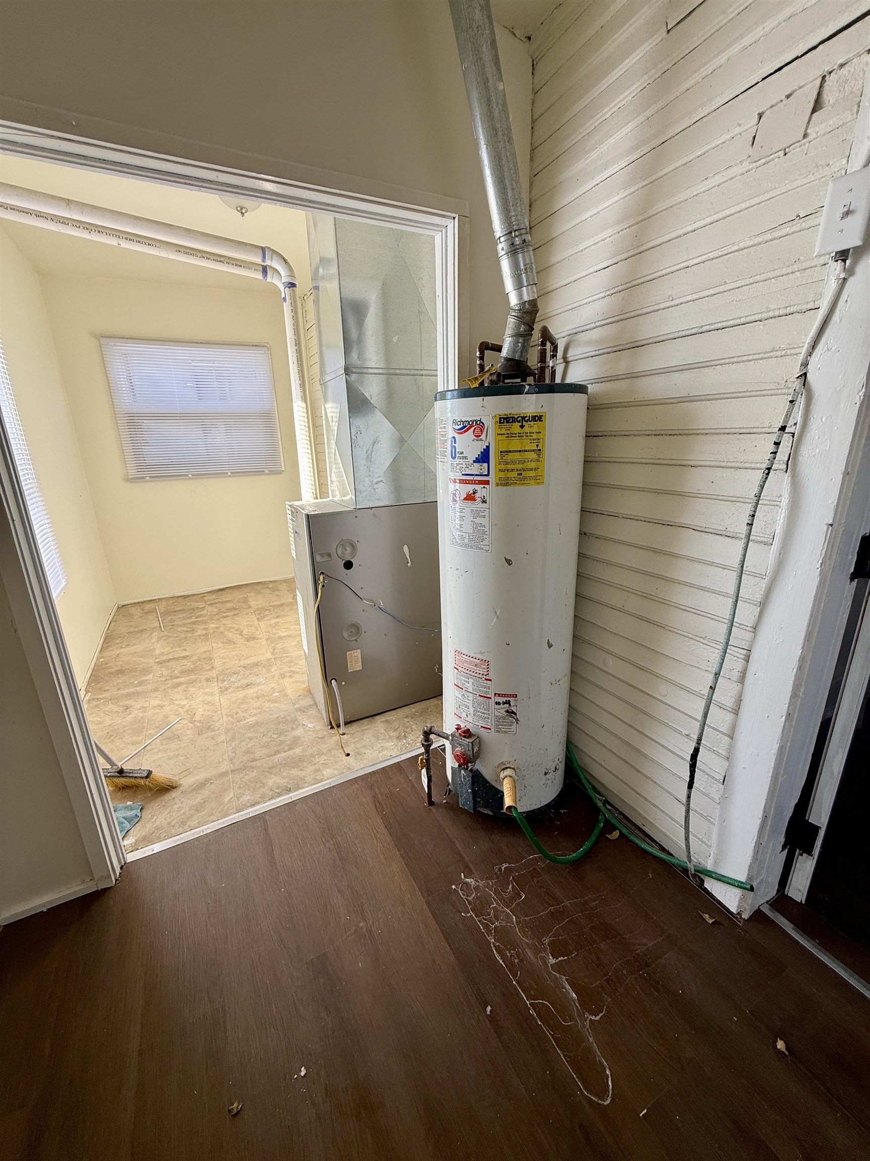 104 Lake Street Marinette, WI 54143 - Photo 9 of 27