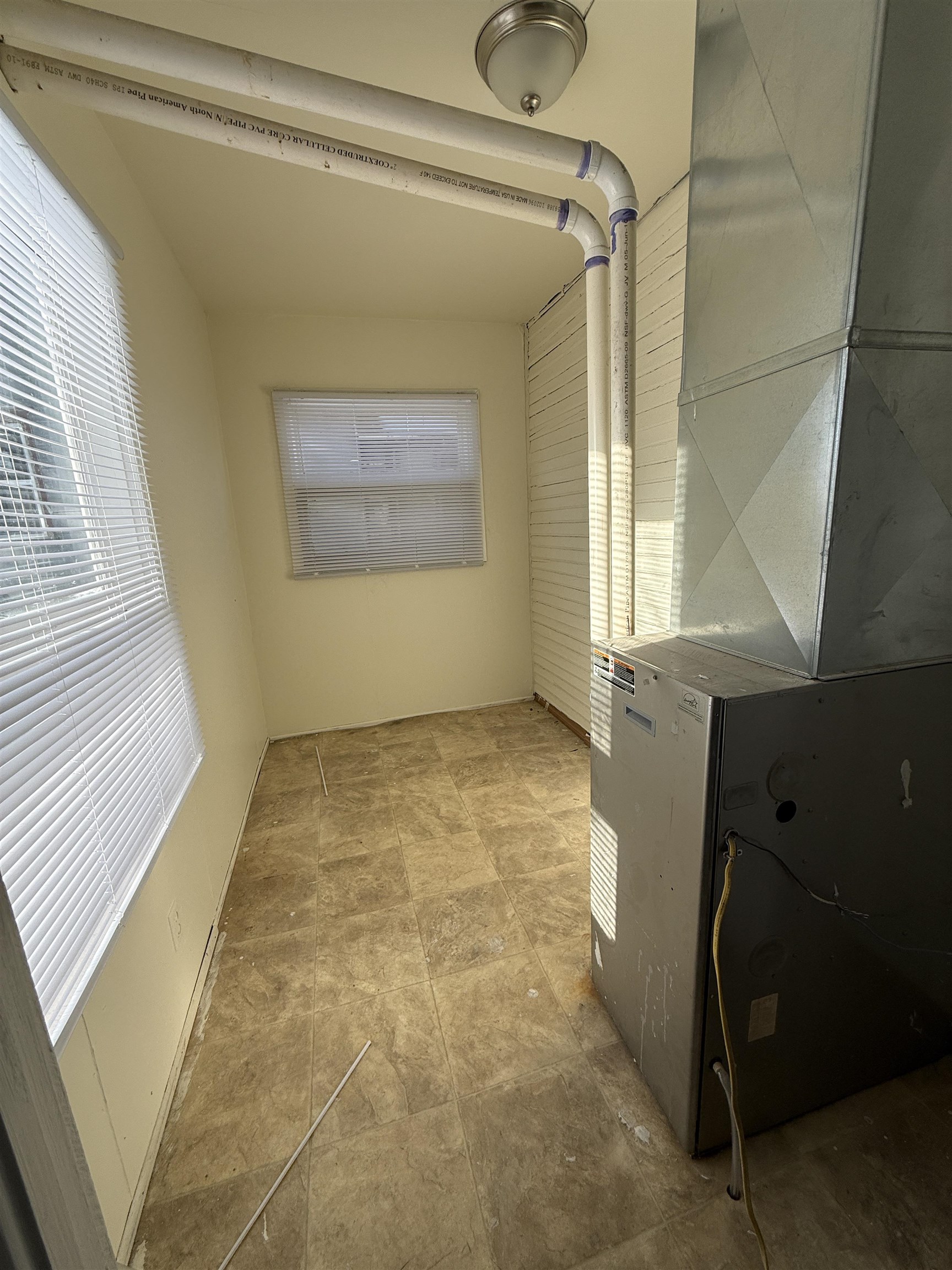 104 Lake Street Marinette, WI 54143 - Photo 10 of 27