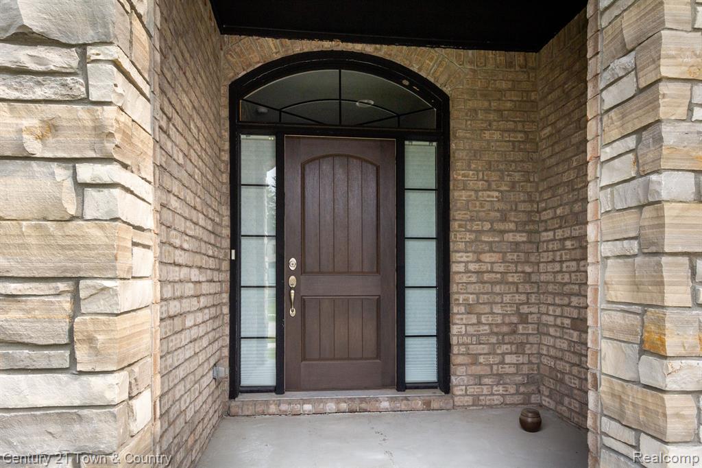 1013 Birkshire Ridge Rochester Hills, MI 48307 - Photo 4 of 47