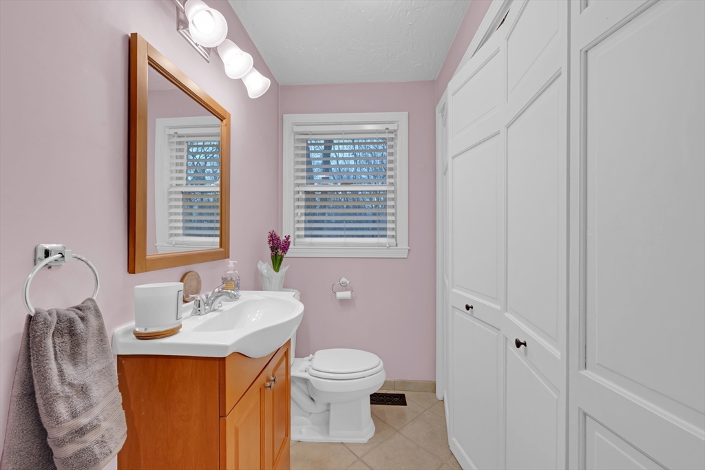 32 Sibley Road Sutton, MA 01590 - Photo 11 of 26