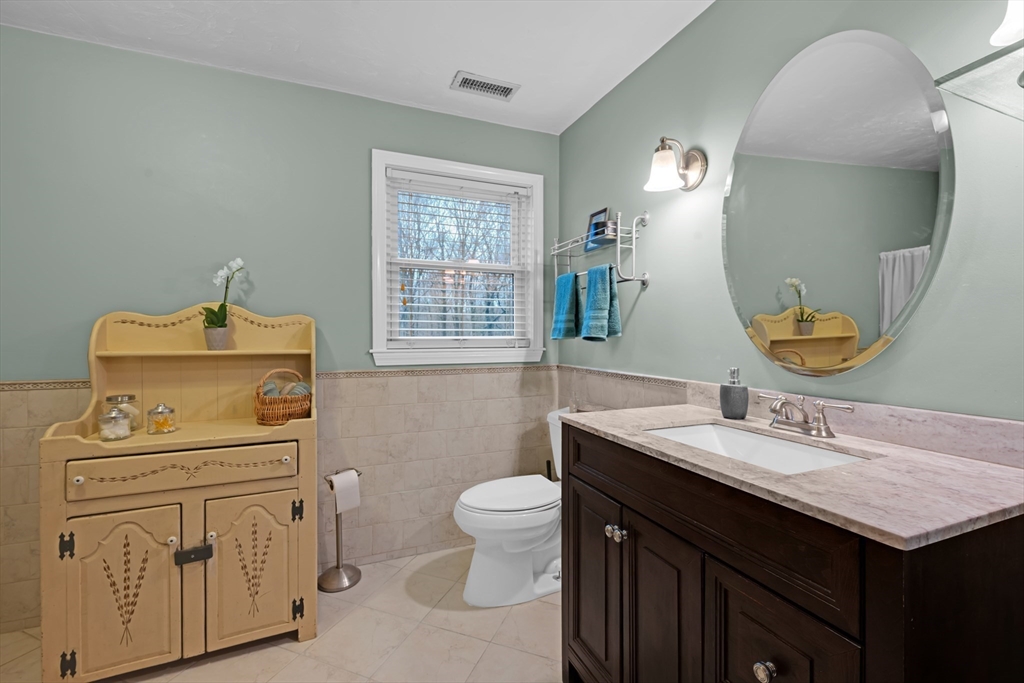 32 Sibley Road Sutton, MA 01590 - Photo 10 of 26