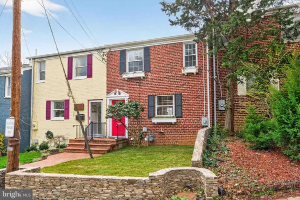 $3,775 | 8 Kennedy Street, Alexandria, VA 22305