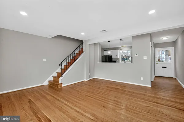 $3,775 | 8 Kennedy Street, Alexandria, VA 22305