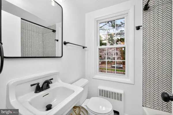 $3,775 | 8 Kennedy Street, Alexandria, VA 22305