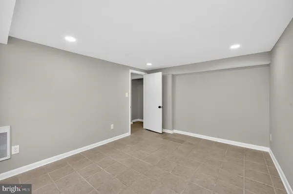 $3,775 | 8 Kennedy Street, Alexandria, VA 22305