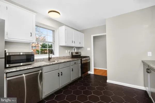 $3,775 | 8 Kennedy Street, Alexandria, VA 22305