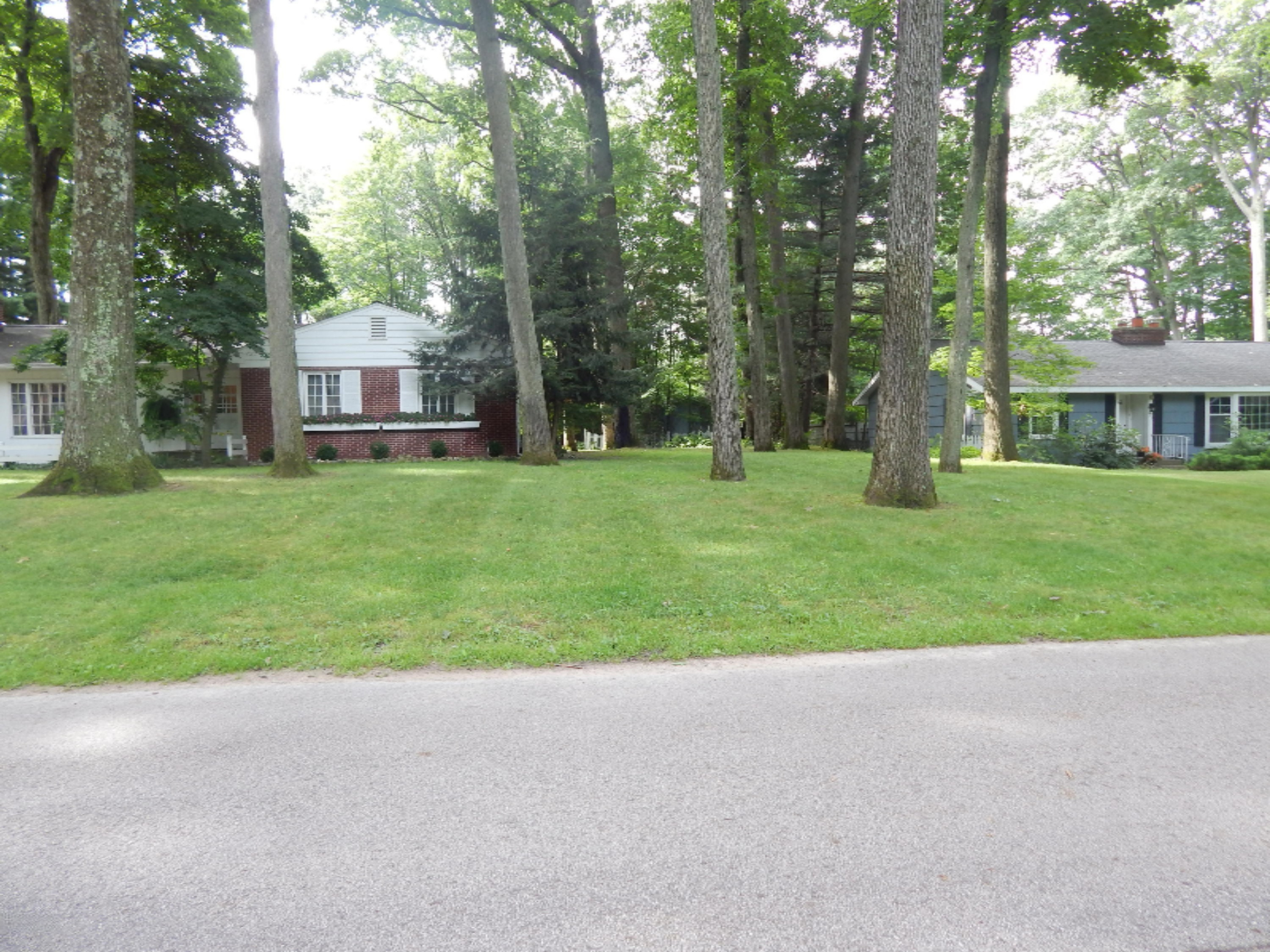 207 Country Club Road Whitehall, MI 49461 - Photo 4 of 41 DSCN1890
