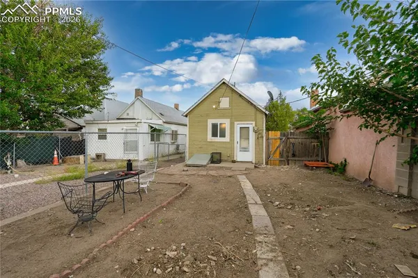 a view of a house with backyard and sitting area
